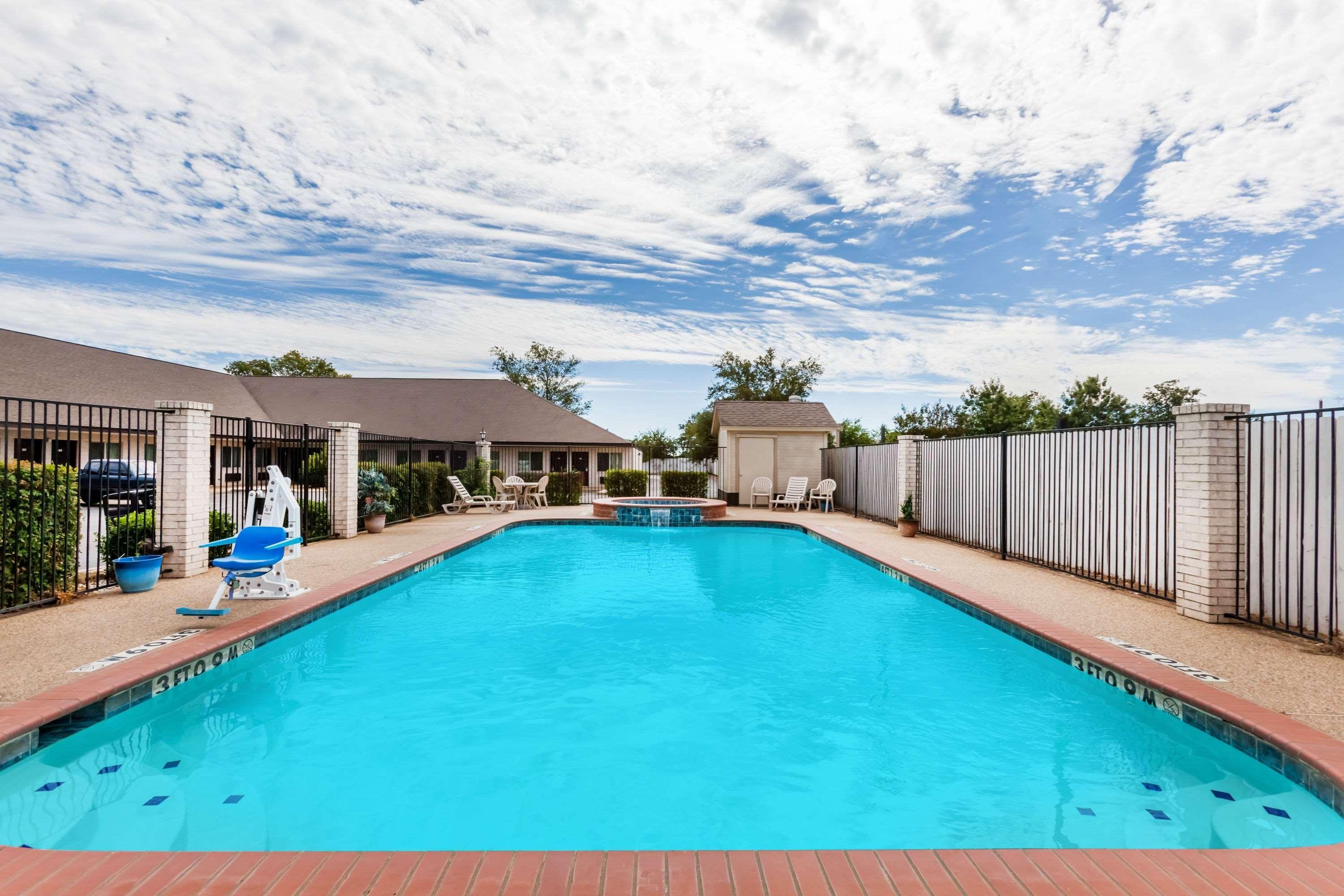 Motel Super 8 By Wyndham Cleburne Esterno foto
