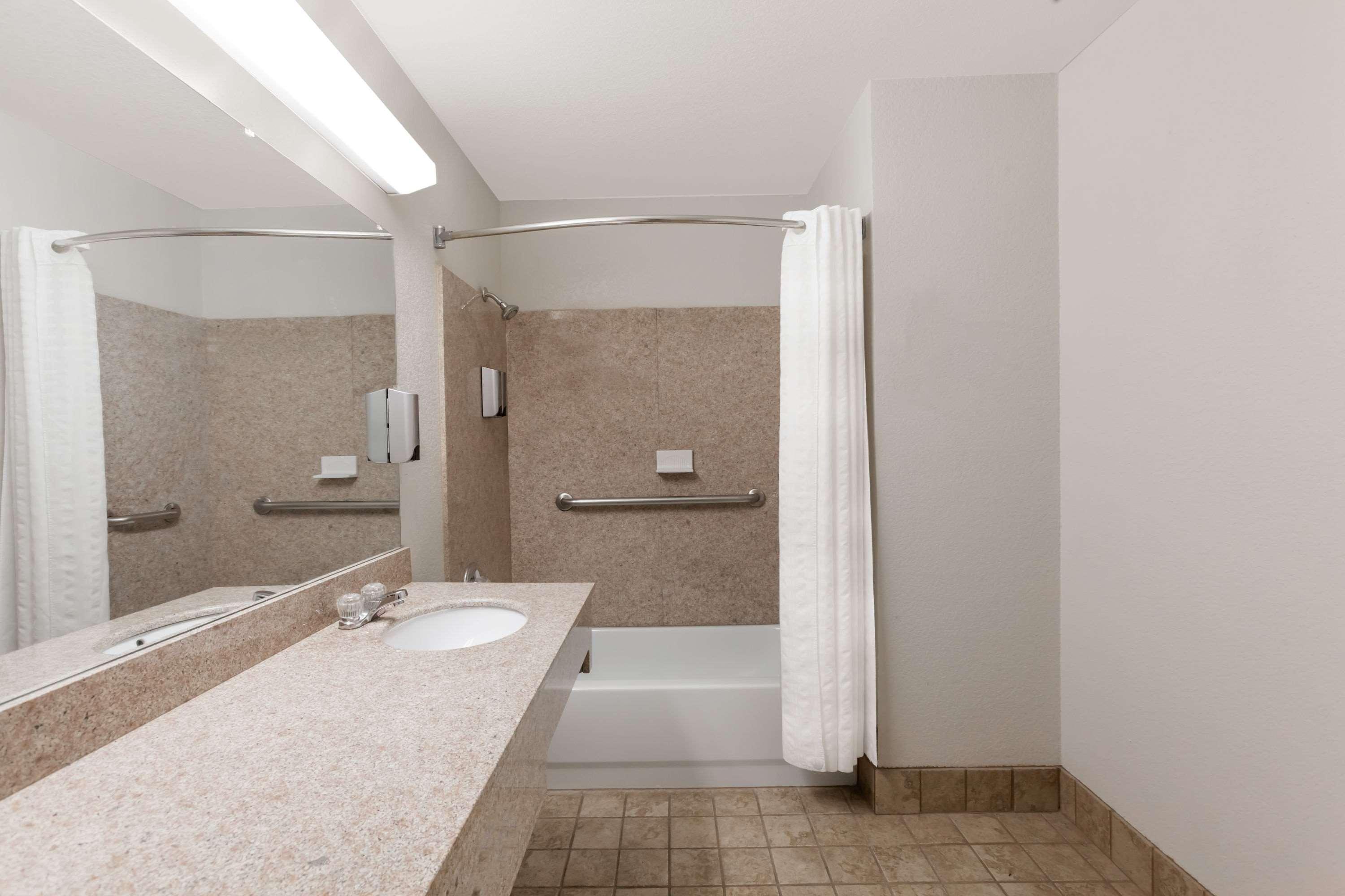 Motel Super 8 By Wyndham Cleburne Esterno foto